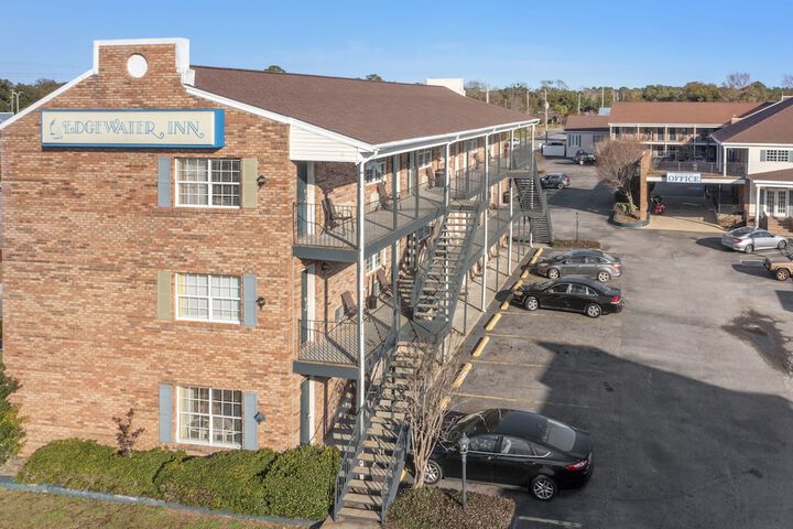 Hotel 2 of 75