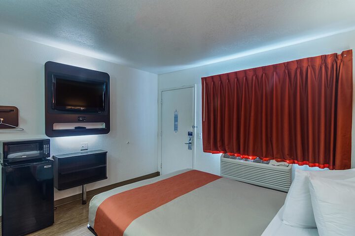 Room 29 of 40
