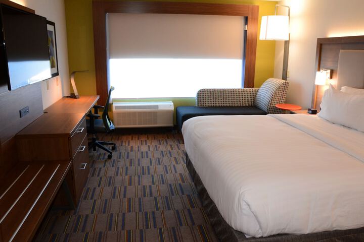 Holiday Inn Express & Suites Pittsburgh - Monroeville by IHG