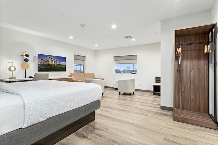Room 43 of 62