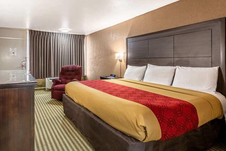 Room 12 of 24