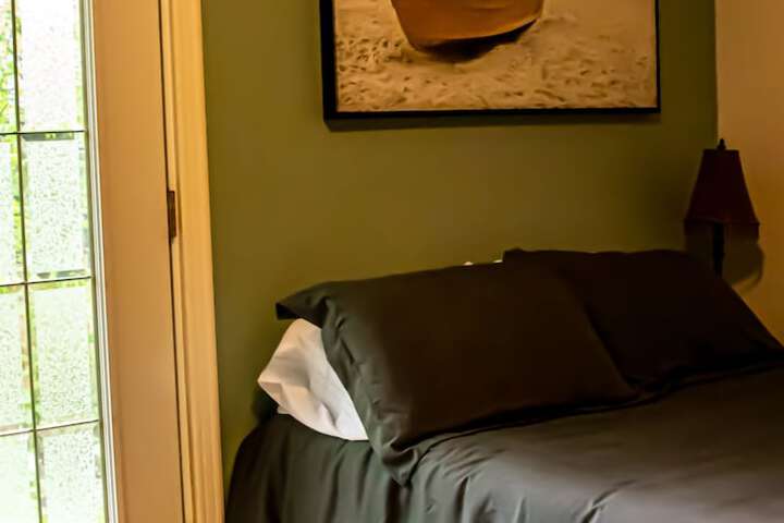 Room 4 of 16