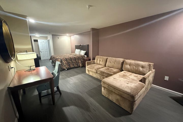 Room 10 of 18