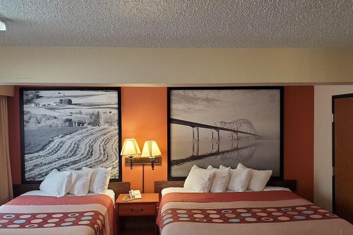 Room 32 of 62