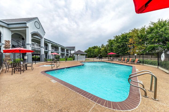 Quality Inn & Suites Canton