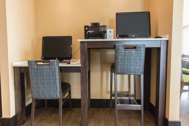 Business Center 27 of 27