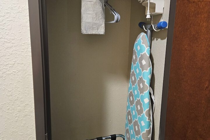 Room 10 of 28