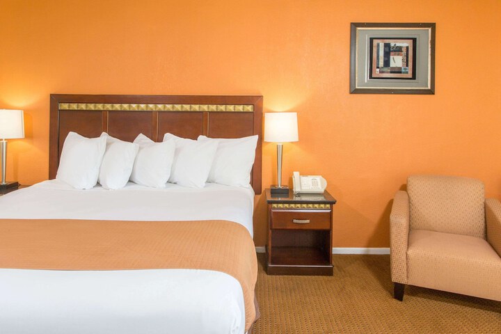Room 34 of 44
