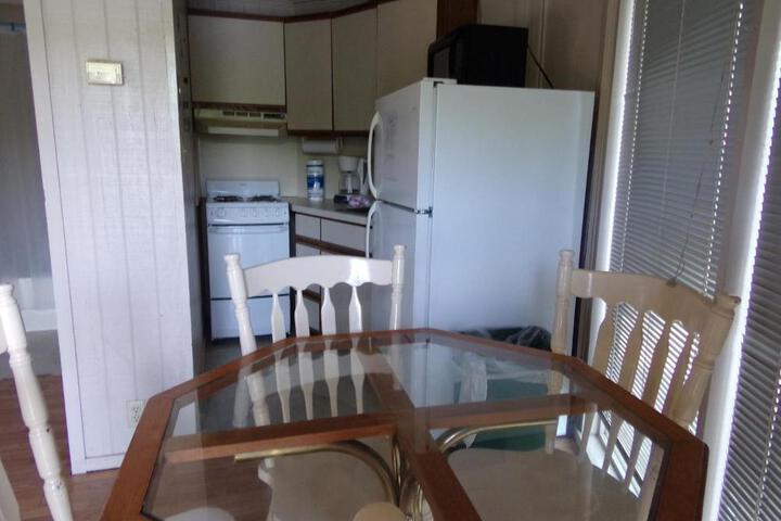 Lake Myers Lakeside Villa 16
