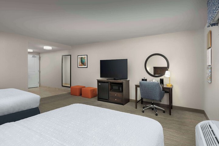 Room 6 of 28
