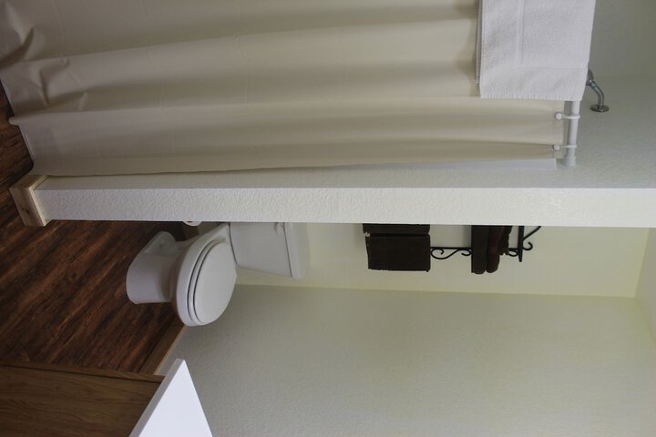 Room 8 of 9
