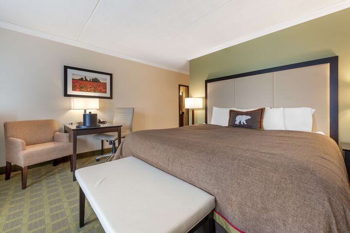 Best Western Plus White Bear Country Inn