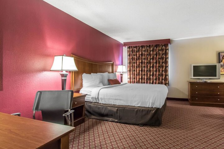 Room 28 of 39