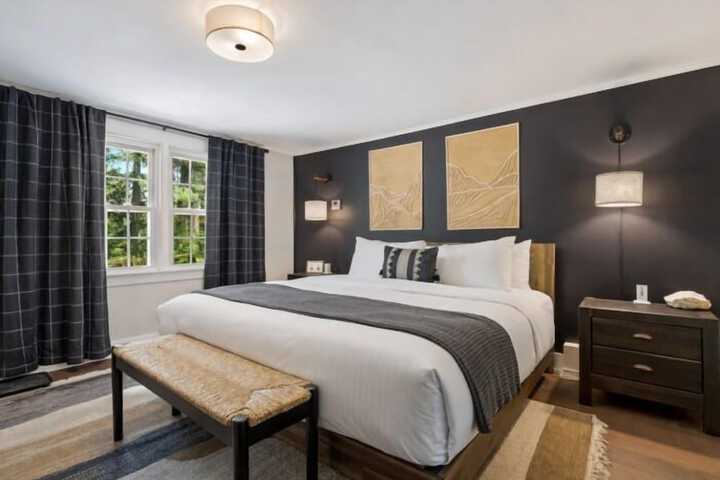 The Aurora Inn & Cottages