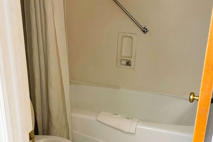Room 10 of 20