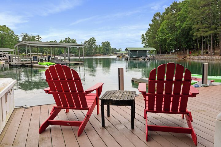 Lakefront Keowee Home w / Dock 14 Mi to Clemson