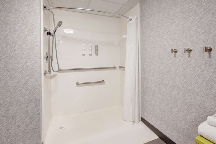 Hampton Inn & Suites Cleveland-Airport / Middleburg Heights