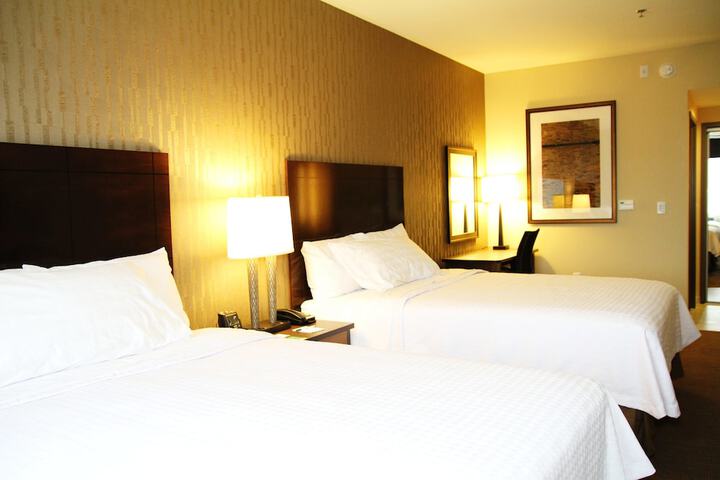Room 53 of 118