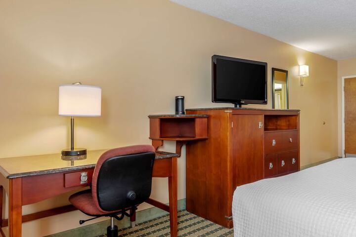 Room 11 of 28