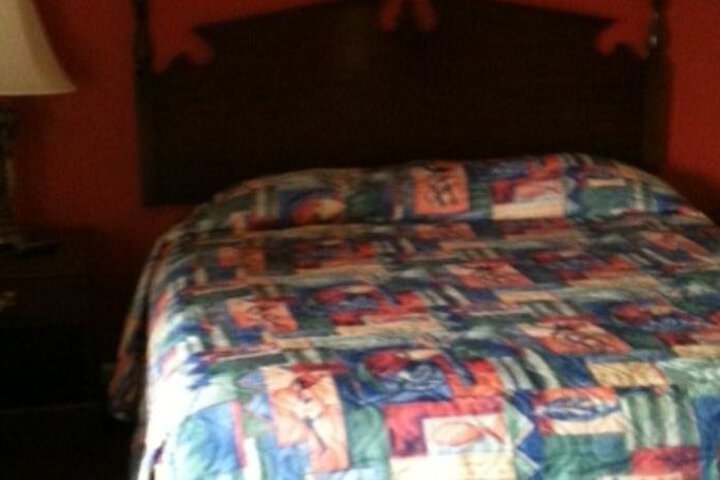 EVERGREEN MOTEL