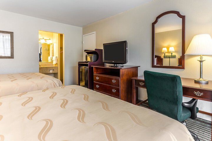 Room 22 of 38