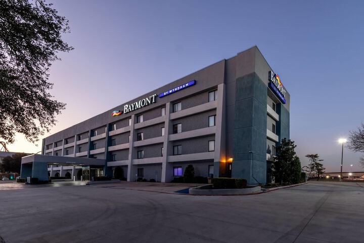 Baymont by Wyndham Arlington at Six Flags Dr