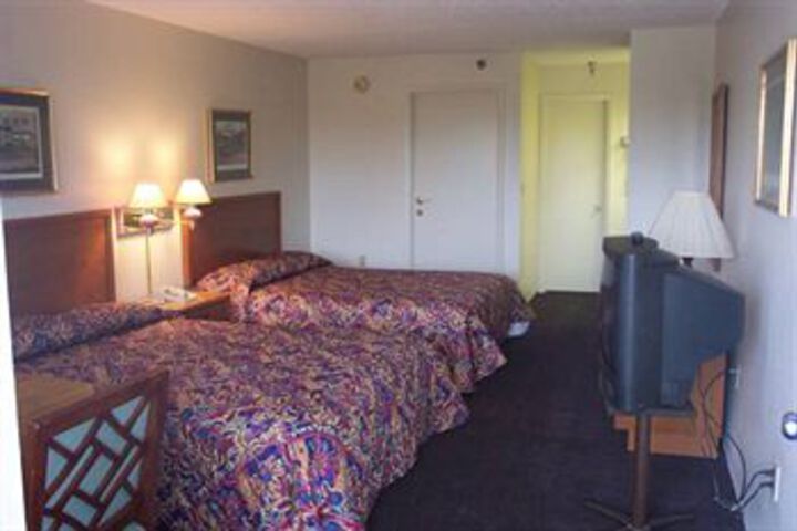 Crosbys Motor Inn