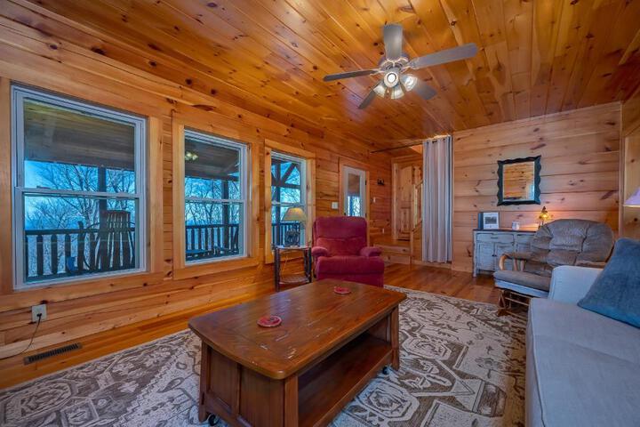 Scenic Mountain Comfort 4Br Family Getaway