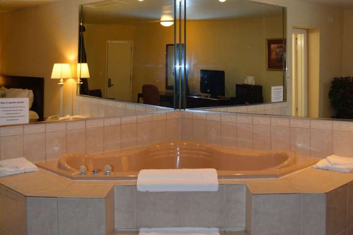 Hot Tub 23 of 26