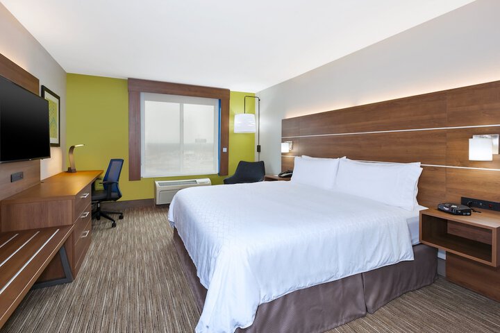 Room 16 of 40