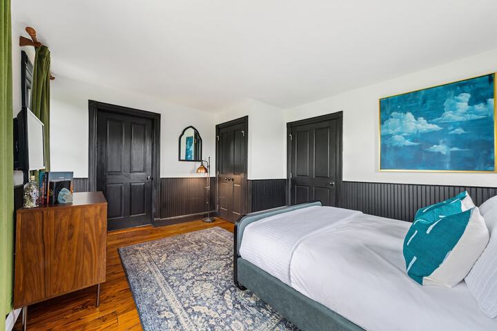 Room 52 of 172