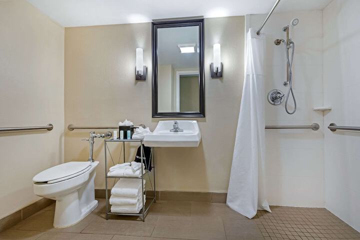 Room 45 of 131