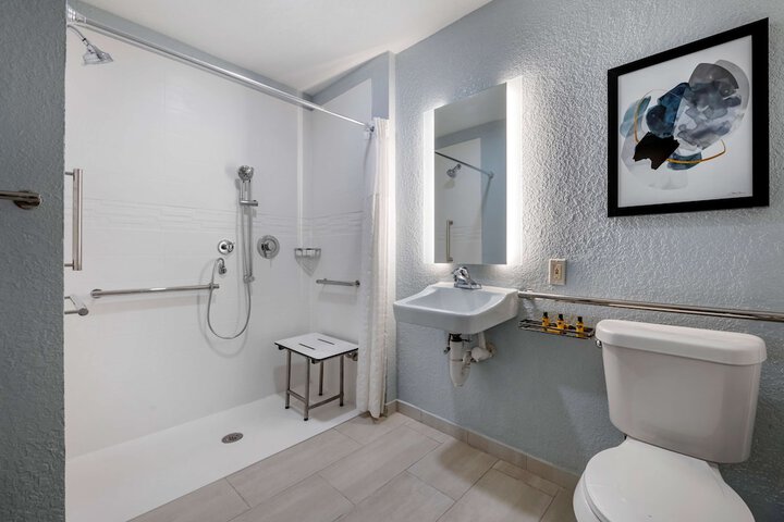 Room 16 of 25