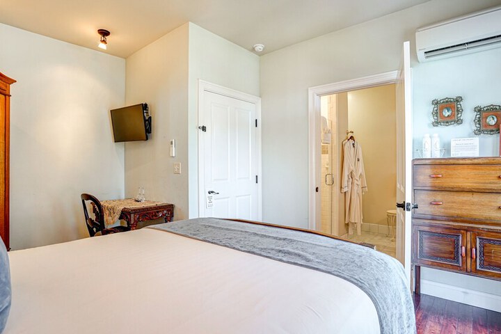 The River Belle Inn