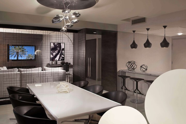 Room 34 of 65