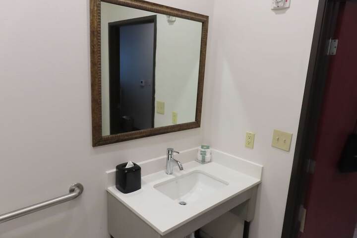 Room 19 of 38