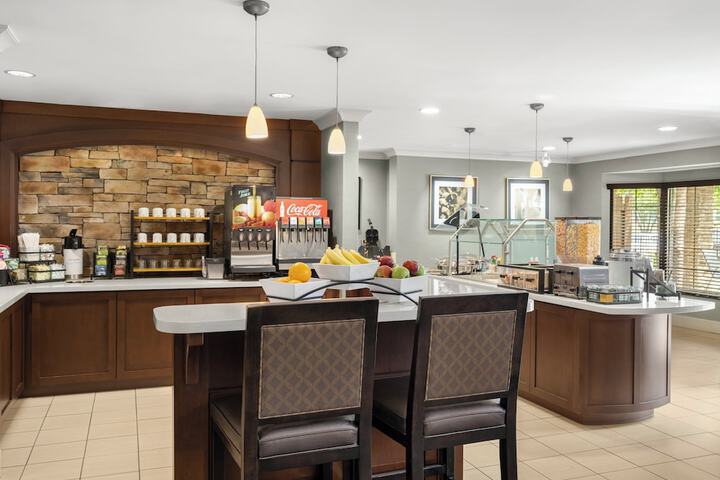 Staybridge Suites Indianapolis-Airport by IHG