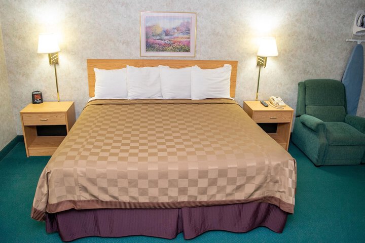 Room 9 of 10