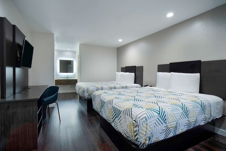Room 12 of 28