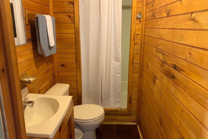 Pine Crest Motel & Cabins