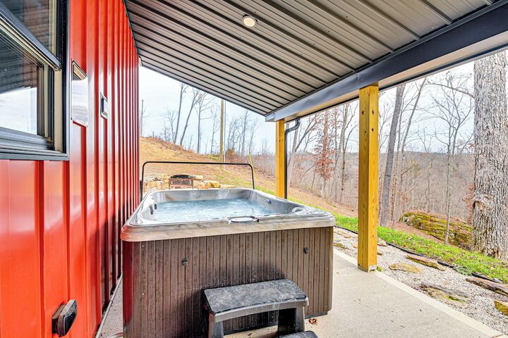 Hike & Climb: Pet-friendly Red River Gorge Cabin!