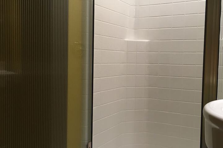 Room 12 of 100
