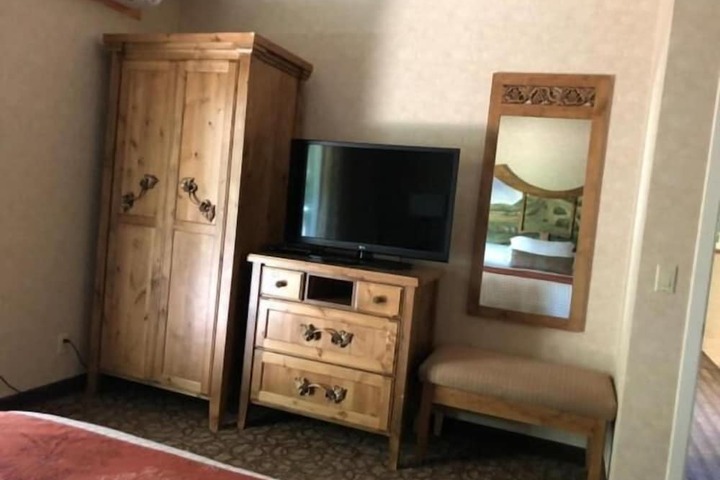 Room 21 of 38