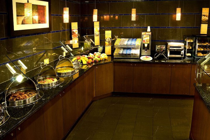DOUBLETREE BY HILTON NORWALK