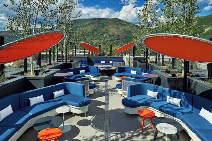 Lounge 64 of 78