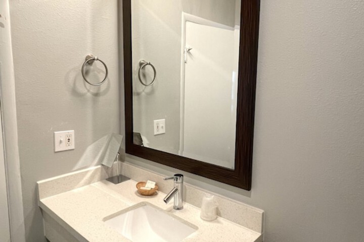 Tides Inn & Suites