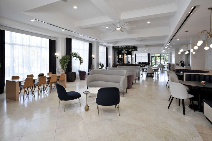 Hotel Dello Ft. Lauderdale Airport Tapestry Collection by Hilton