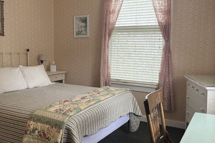 Room 32 of 162
