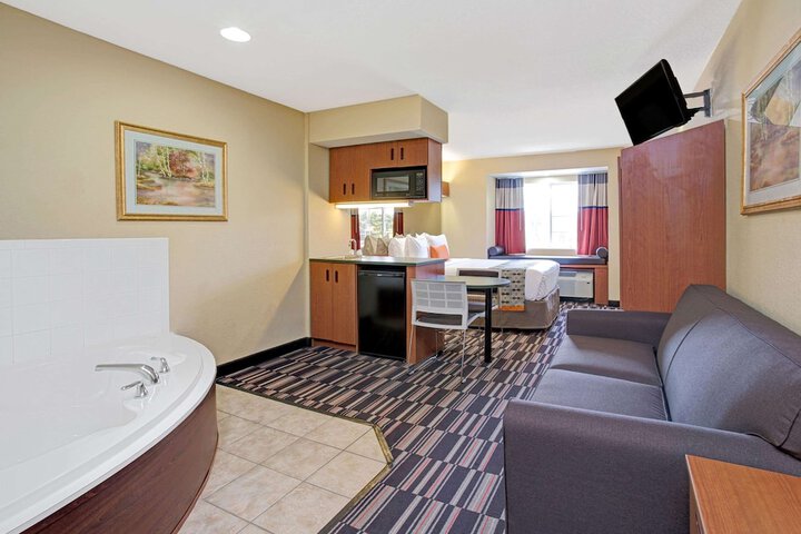Room 6 of 17