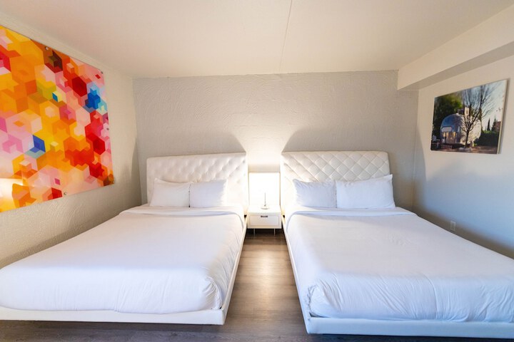Room 32 of 52